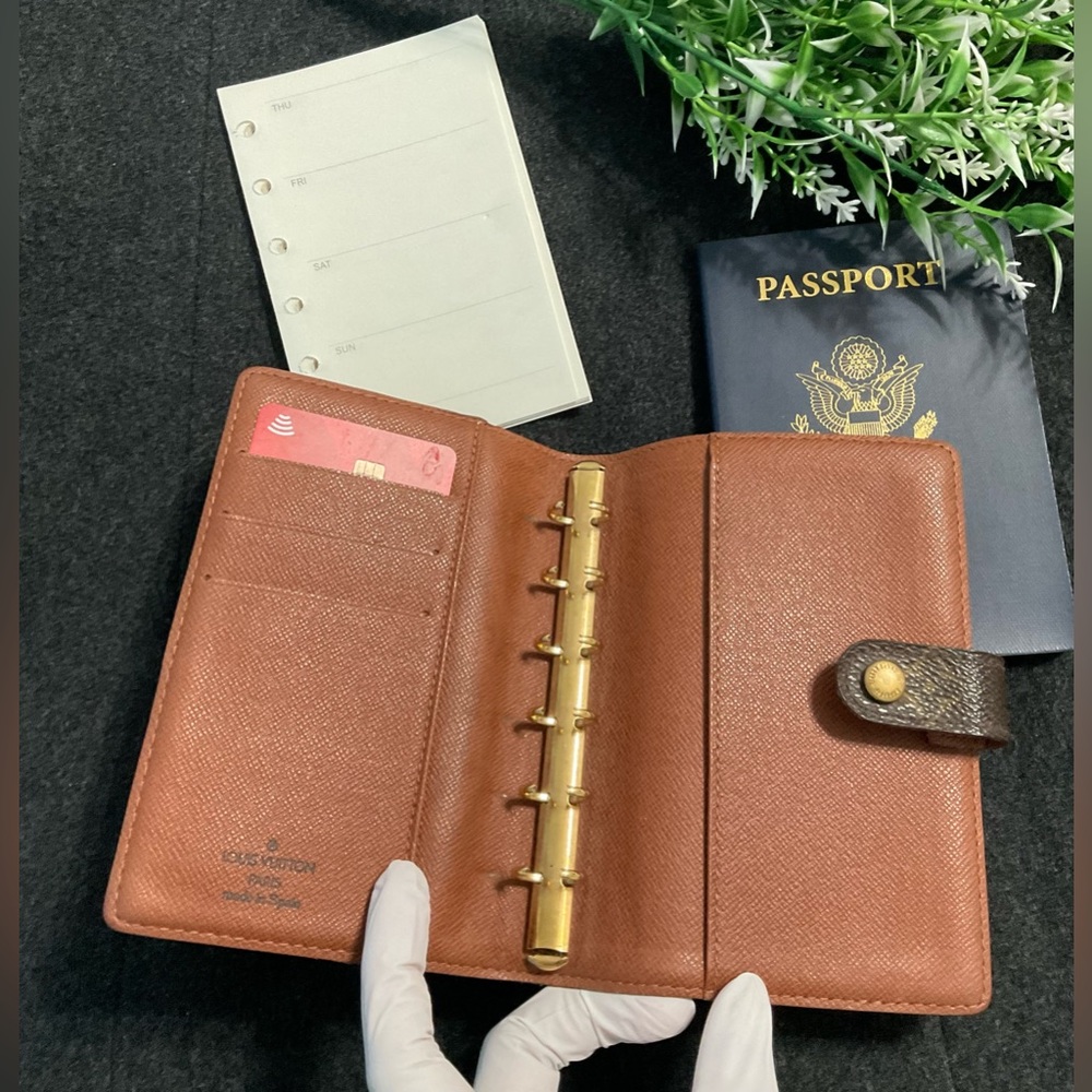 ✅AUTHENTIC LV AGENDA PM PASSPORT HOLDER - Picture 5 of 13
